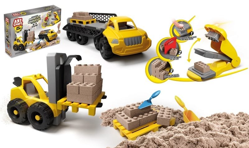 03744-001.jpg Коплект кинетичен пясък Строителна площадка с машини и матрица за тухли и 750 гр кинетичен пясък 4 бр инструменти 43x27x7 - Image 1