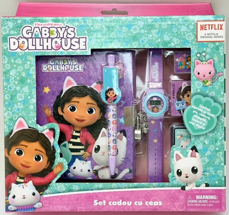 qq图片20230529174133-001.jpg Подаръчен комплект Къщата за кукли на Габи с таен дневник с катинарче печати мастилница гума острилка химикал с клипс и часовник 22x26x5 - Image 1
