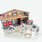 Говореща и разказваща на български игра профисии полицейски участък и станция и фигурки с добавена реалност 41х26х10 на 16 езика - Image 3